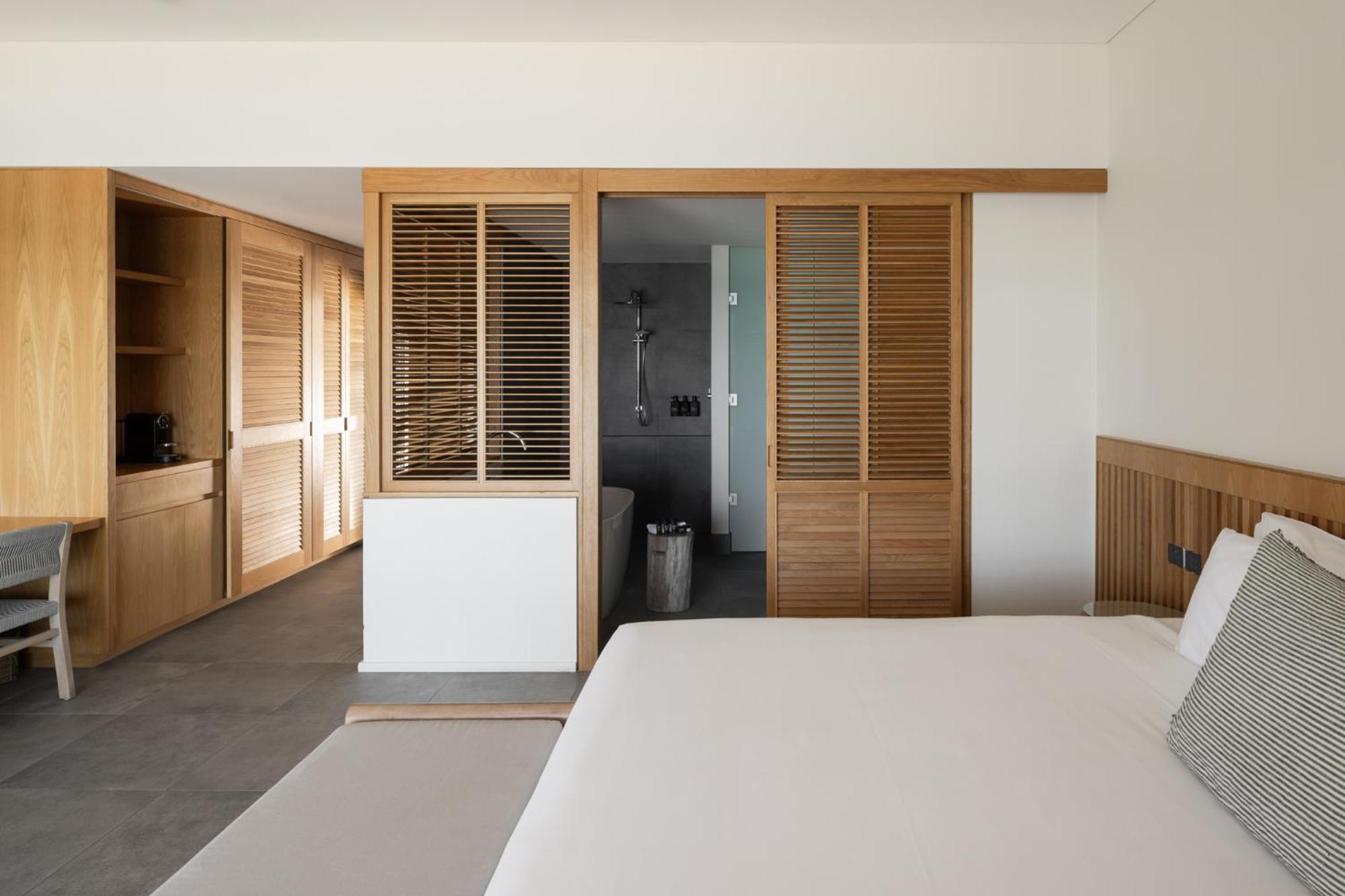 Beachfront King Suite